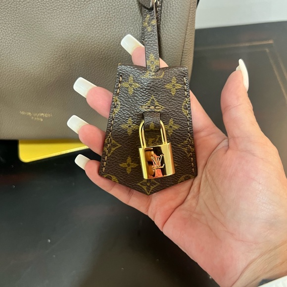 Gorgeous Louis Vuitton Express PM H-27 M26360 brand new in box color smoke - Picture 5 of 11